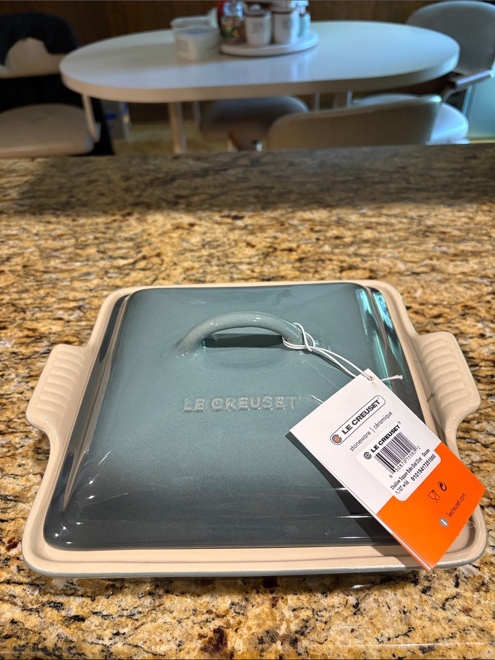 Le Creuset 23cm Square Shallow Dish with Lid, Ocean - Picture 2 of 15